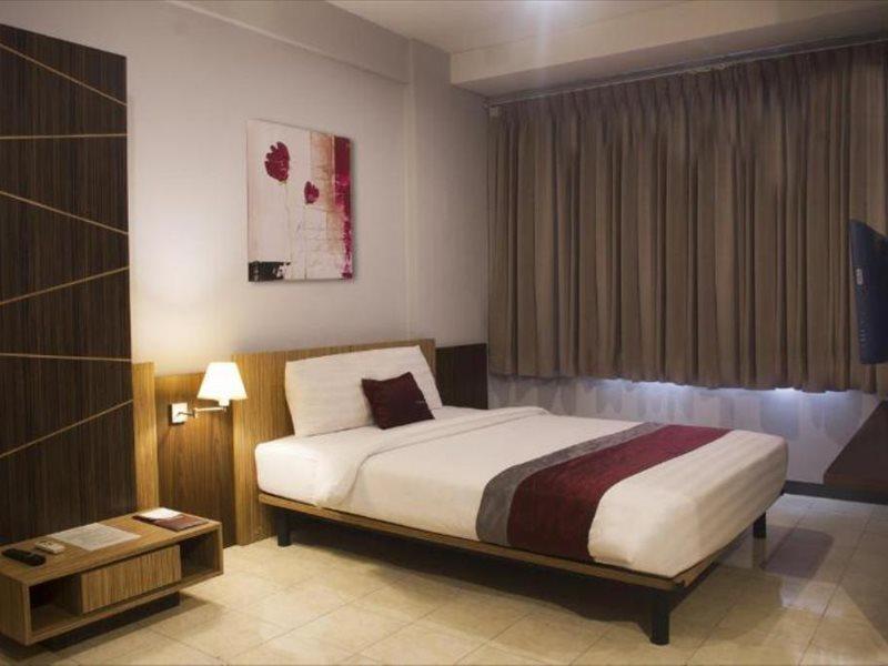 Valore Hotel Cimahi Esterno foto