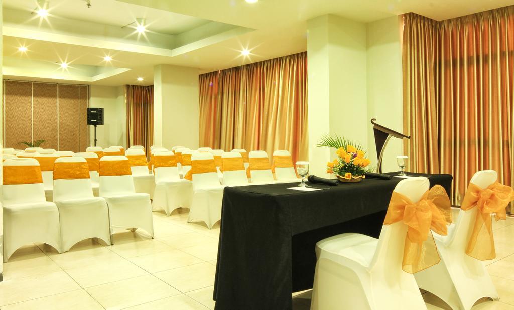 Valore Hotel Cimahi Esterno foto
