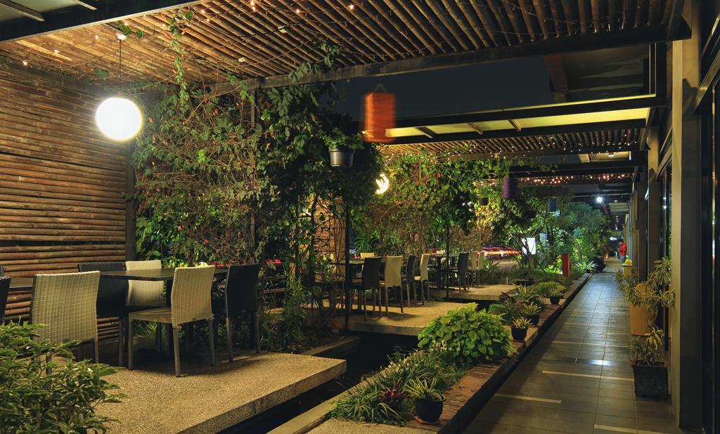 Valore Hotel Cimahi Esterno foto