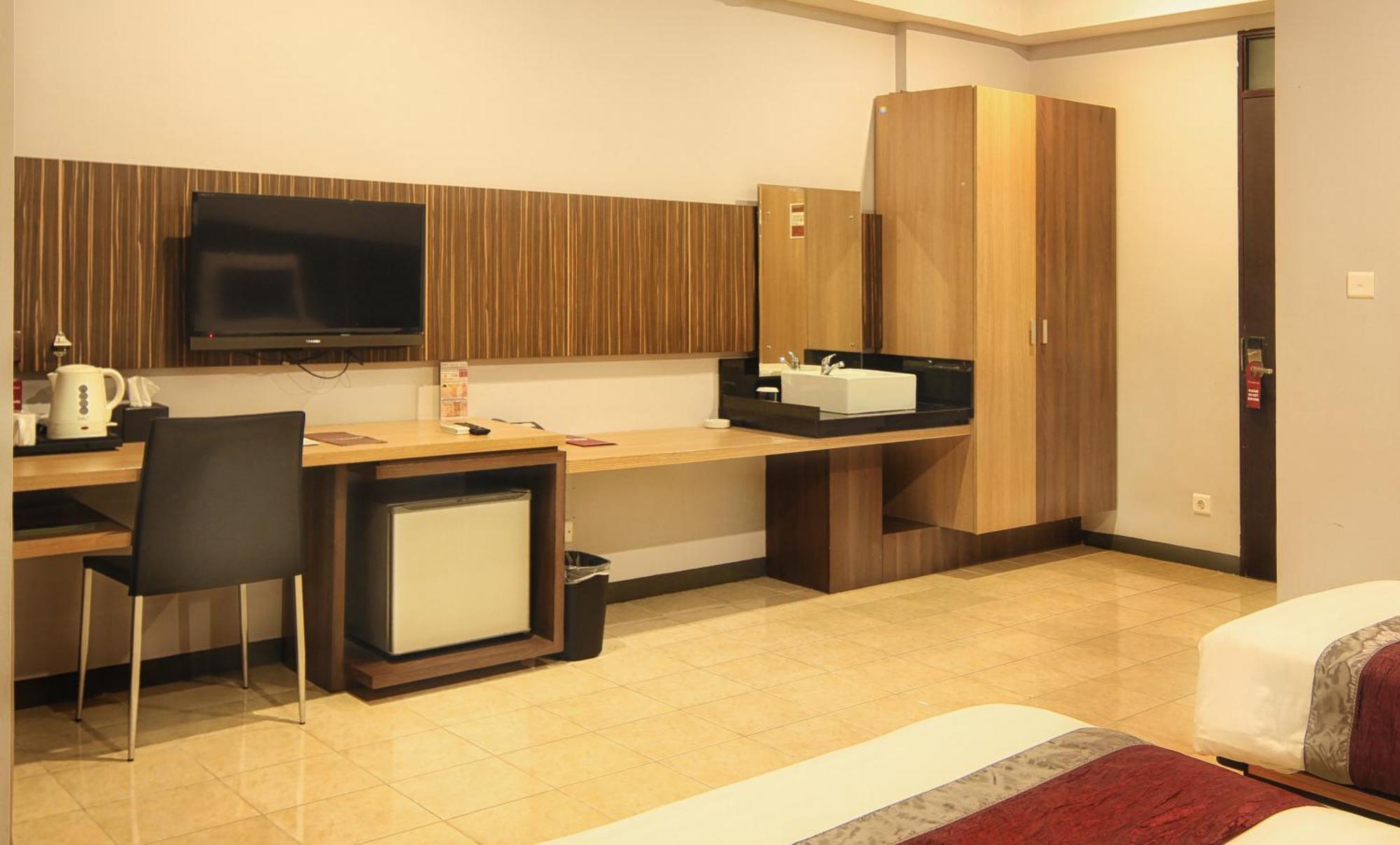 Valore Hotel Cimahi Esterno foto