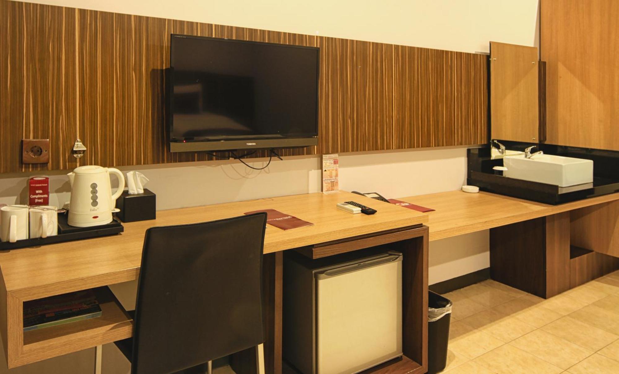 Valore Hotel Cimahi Esterno foto