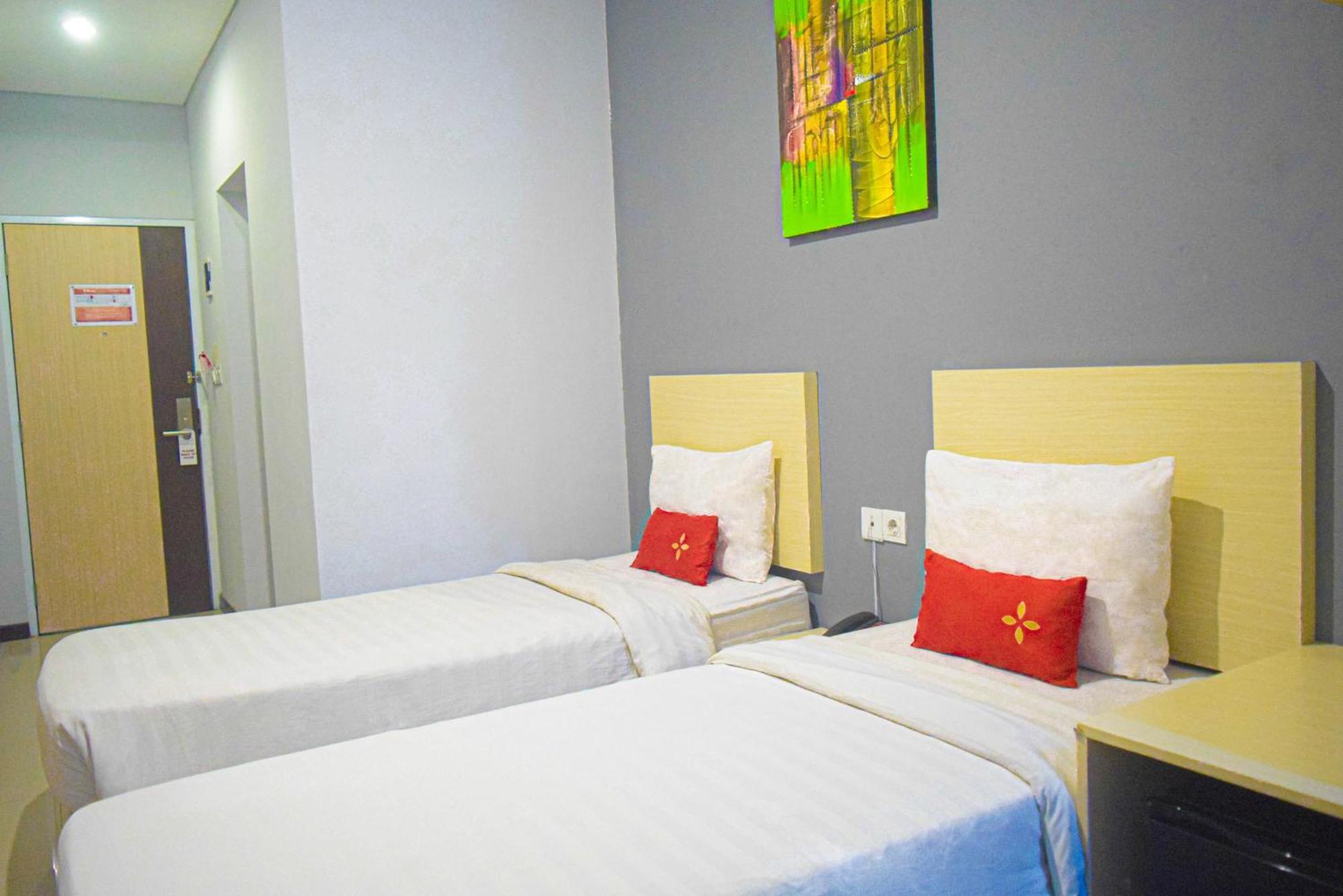Valore Hotel Cimahi Esterno foto
