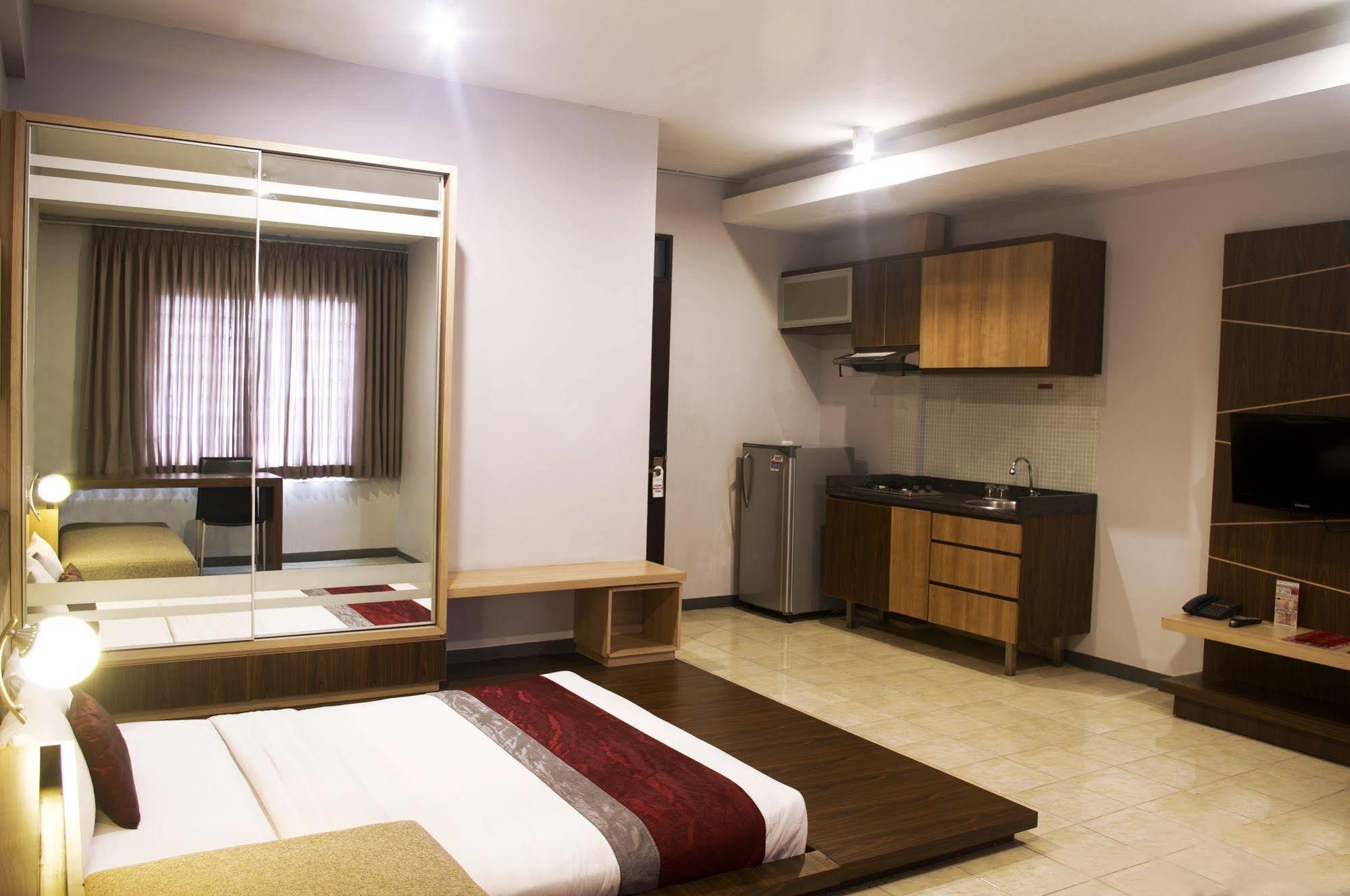 Valore Hotel Cimahi Esterno foto