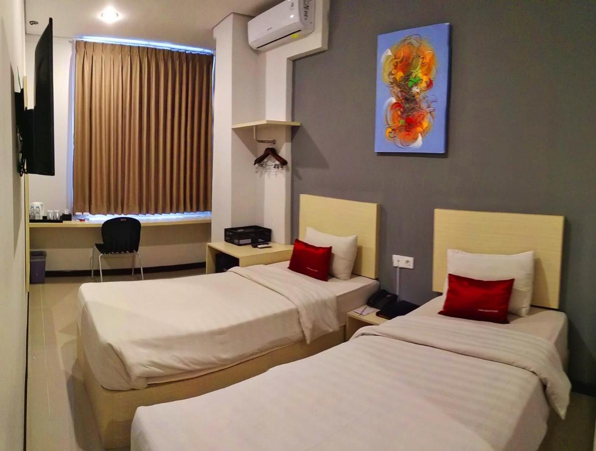 Valore Hotel Cimahi Esterno foto